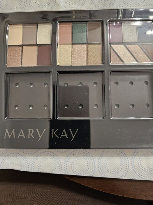 Paletka magnetyczna Mary Kay wraz z cieniami