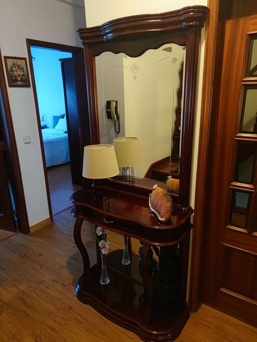 Credência com espelhos