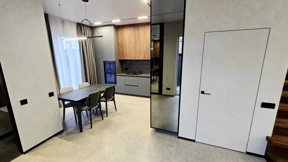 Вітаю. ГАЗ, ЦЕНТРАЛЬНІ КОМУНІКАЦІІ, будинок-дуплекс 125м2; Ліцей#1.