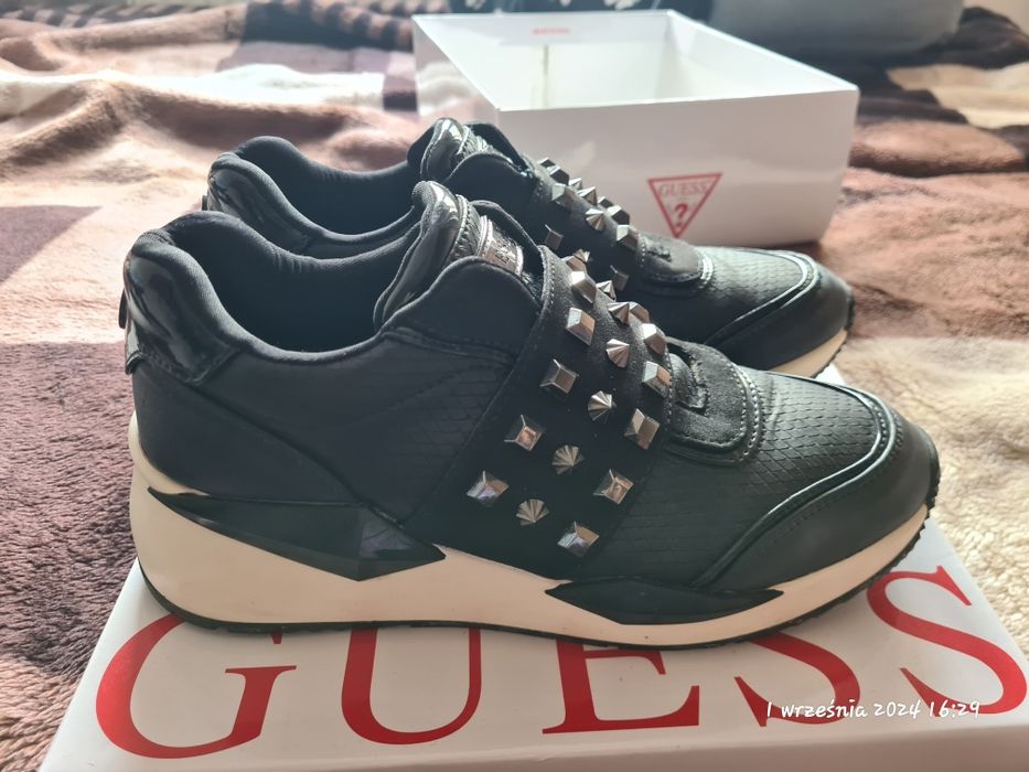 Buty GUESS ubrane raz
