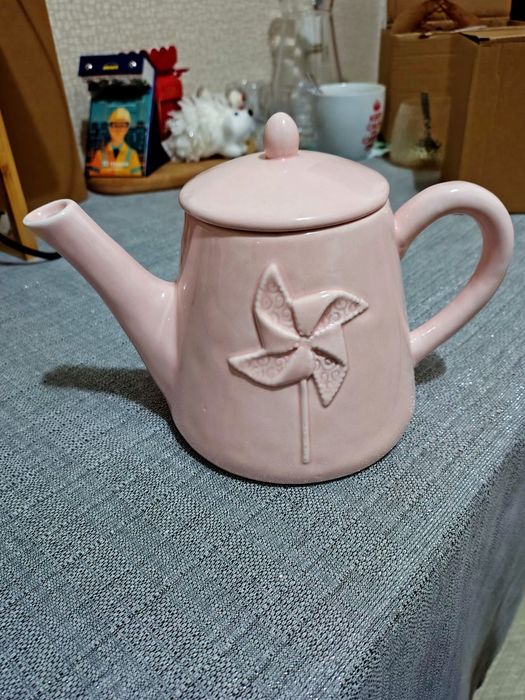 Розовый чайник НОВЫЙ можно на подарок
