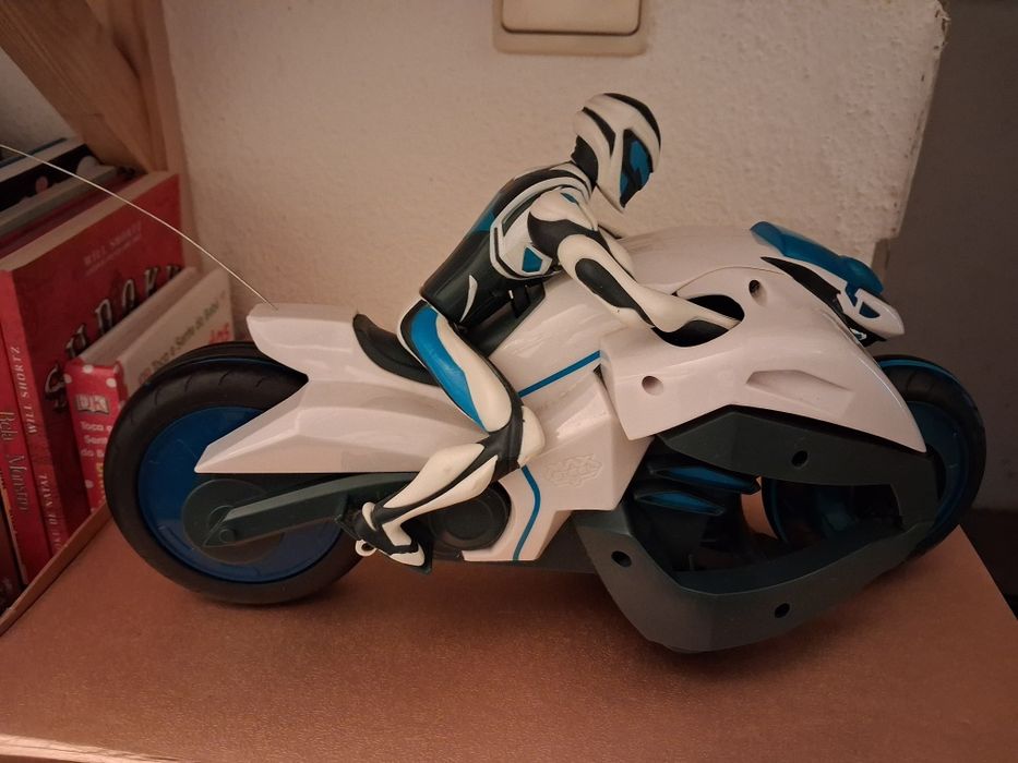 Moto RC do Max Steel.