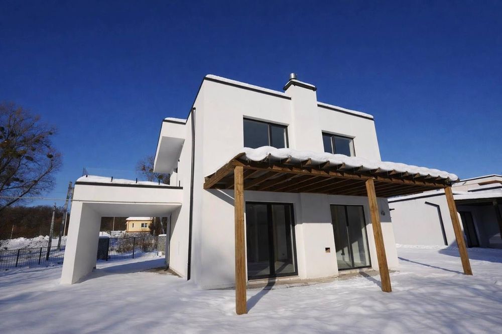 Продаж будинку з ремонтом та власною ділянкою