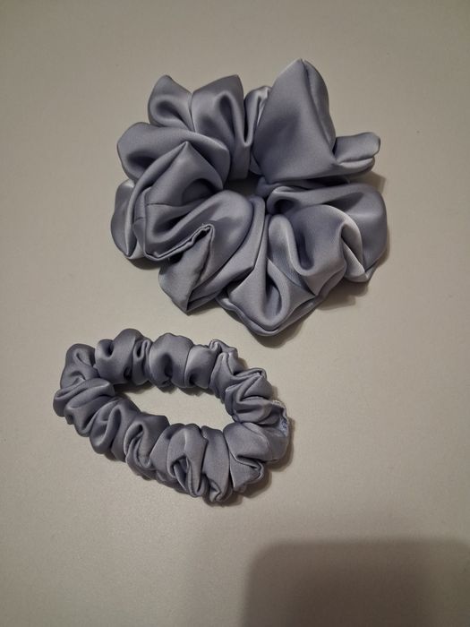 Zestaw 2 scrunchie – szaro-liliowe, nowe!