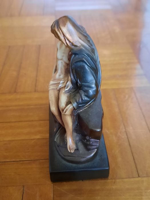 Escultura da Pietá pequena