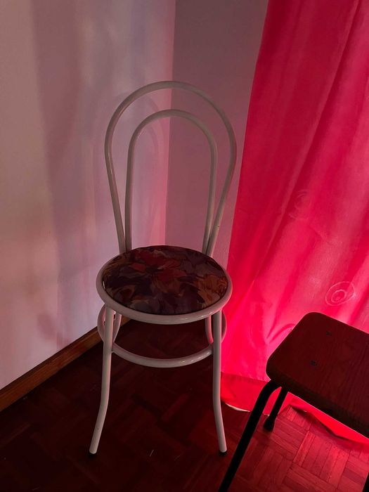 Cama de ferro forjado branca + Colchão + Cadeira