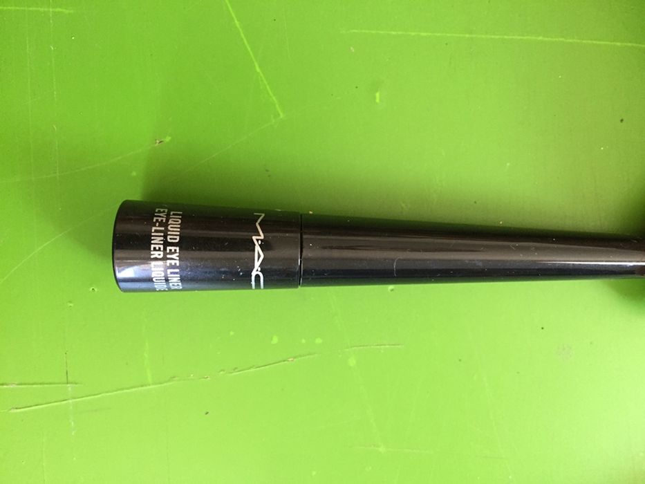 Liquid eye liner Black Mac Cosmetis - NOVO