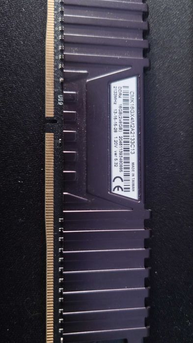 Corsair Vengeance LPX DDR4 2x8GB  2133MHz