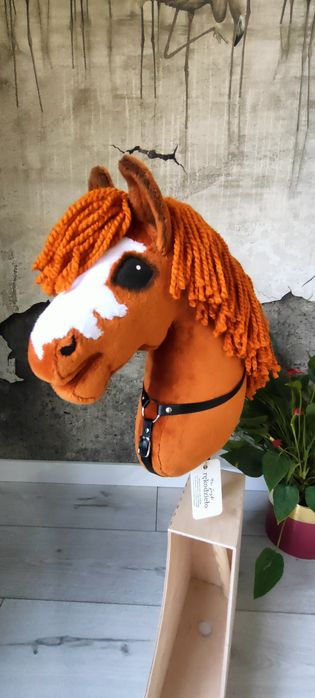 Hobby horse A4 z napierśnikiem, rudy