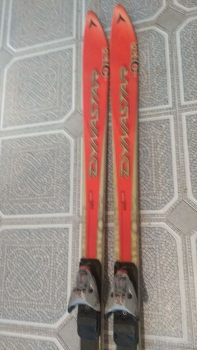 Narty zjazdowe Dynastar