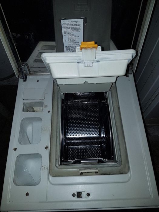 Крестовины Miele и др. запчасти.