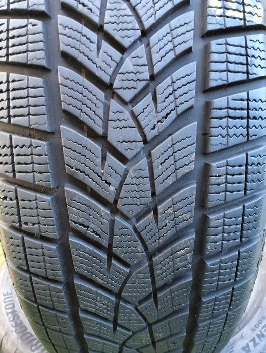 Goodyear ultra Grip gen 1 performance SUV 225.60.18.104v7.5 mm z 48.20