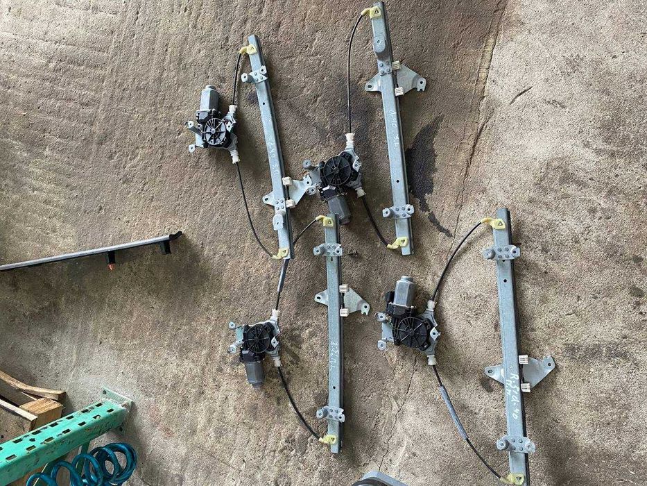 Склопідйомники склопідйомник Nissan Navara D40 Nissan Pathfinder R51