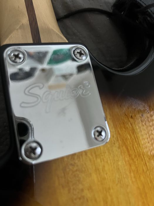 Guitarra Squier ler descrição