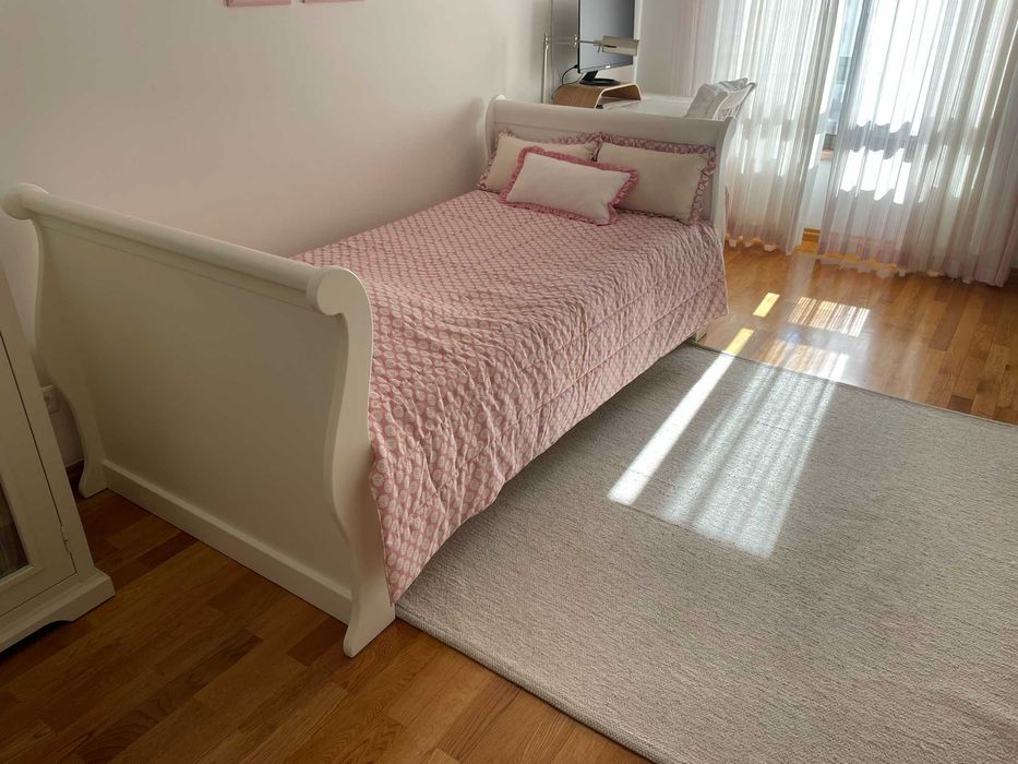 Quarto de criança/adolescente em branco