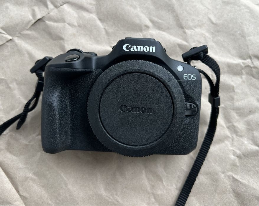 Продам фотоапарат Canon EOS R100 у стані нового.