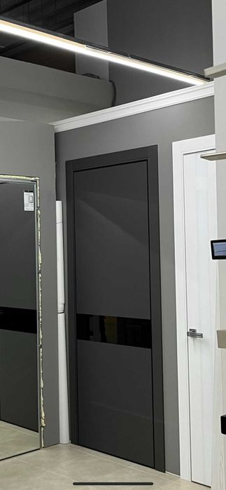 Двері розпродаж ПАПА КАРЛО з вітрини по одній двері