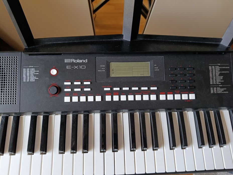Sprzedam keyboard Roland E-X10 – idealny instrument do nauki i