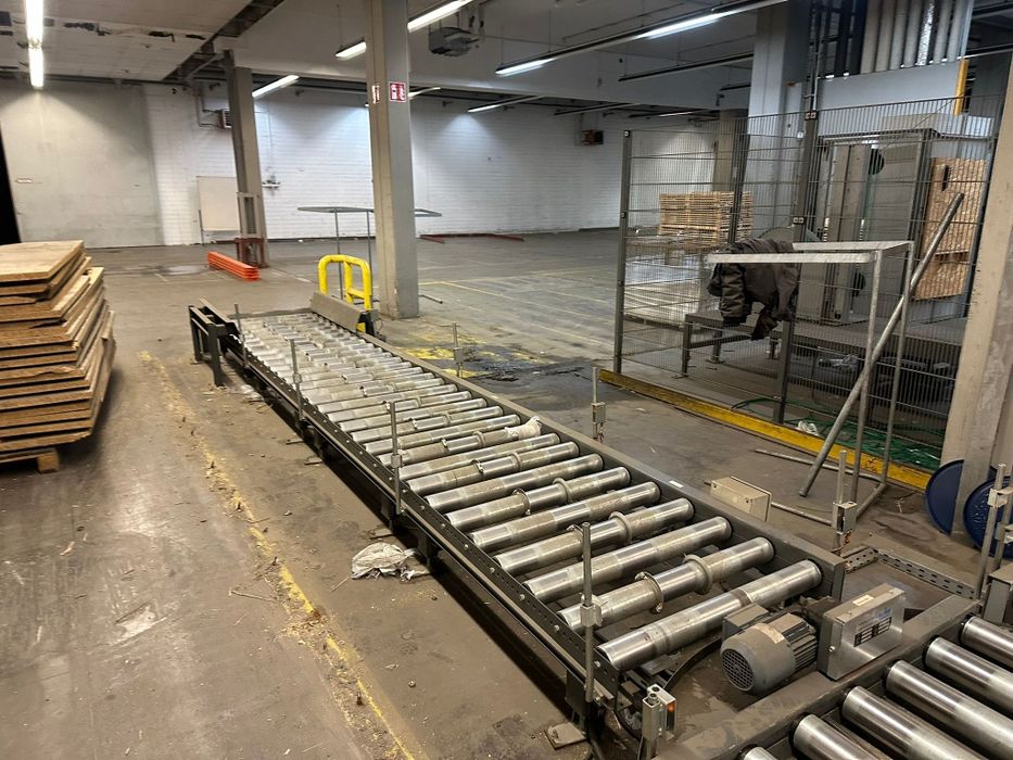 Przenośnik rolkowy linia do spinania i owijania palet