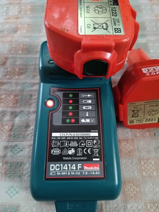 Зарядное устройство,аккумуляторы Makita