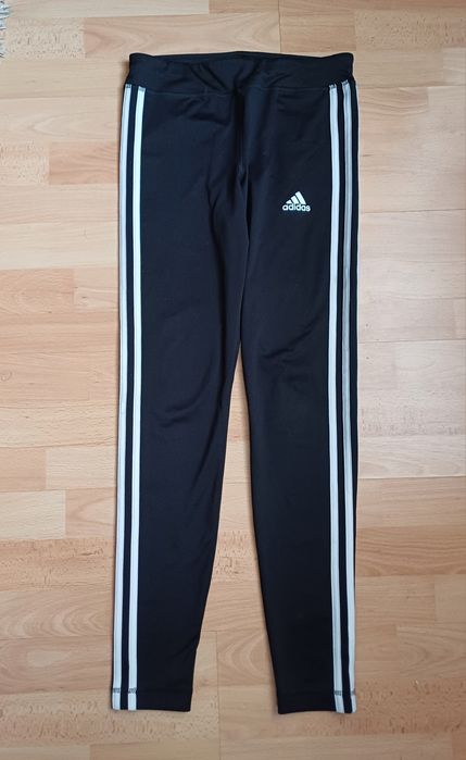 Лосіни оригінал Adidas 14-15 років. Можна і на С, бо на М тіснуваті.