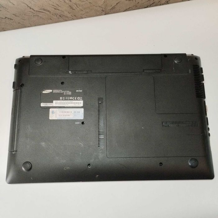 Ноутбук Samsung RV720 | 17.3 дм | Core i5-2410M | видео 1гб | 8/750 гб