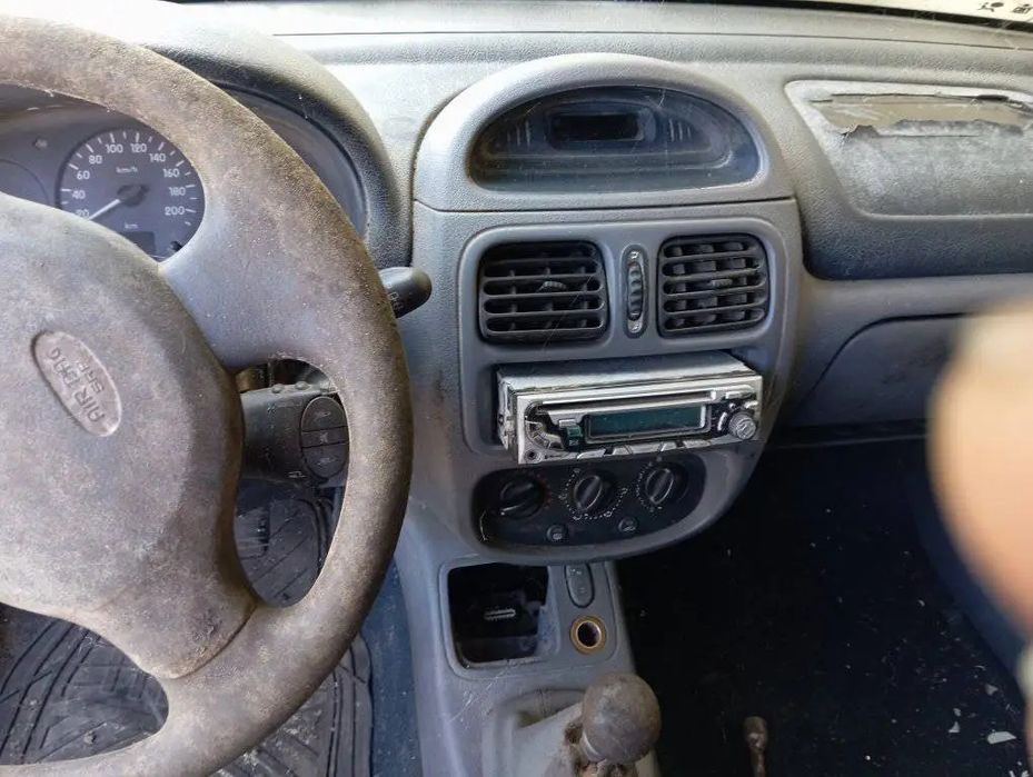 Renault Clio comercial vendo ou troco