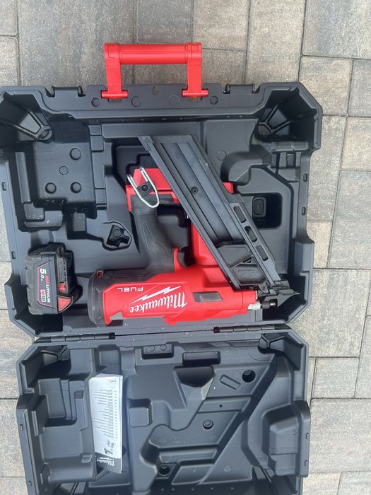 GWOŹDZIARKA MILWAUKEE akumulatorowa 90mm kąt 30 34 stopni