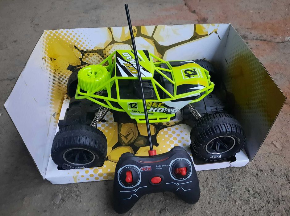 машинка с пультом управления