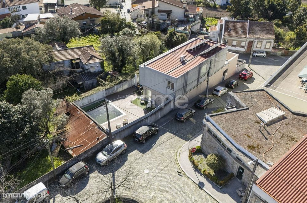 Independent T5 House with Swimming Pool – Pedrouços