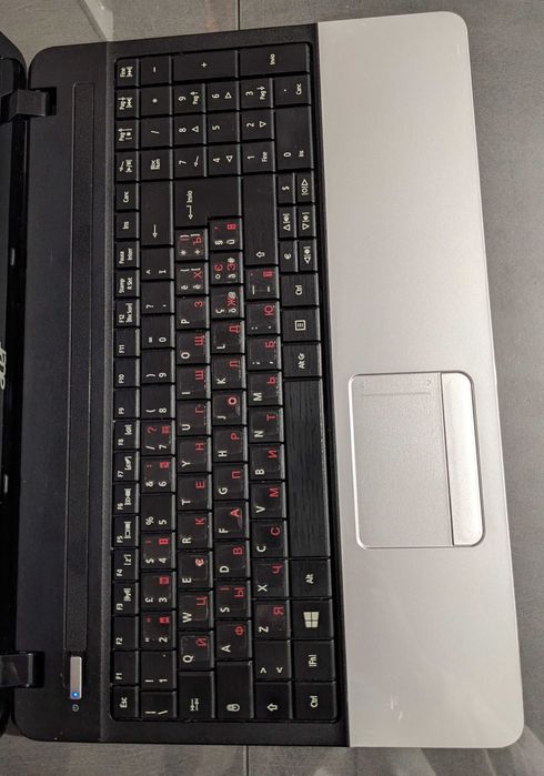 Acer Aspire E1-531. ntel Pentium B960. DDR3 4GB. 120GB SSD