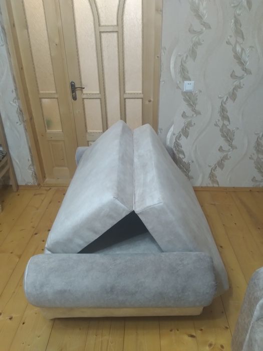 Диван - дерево масив.