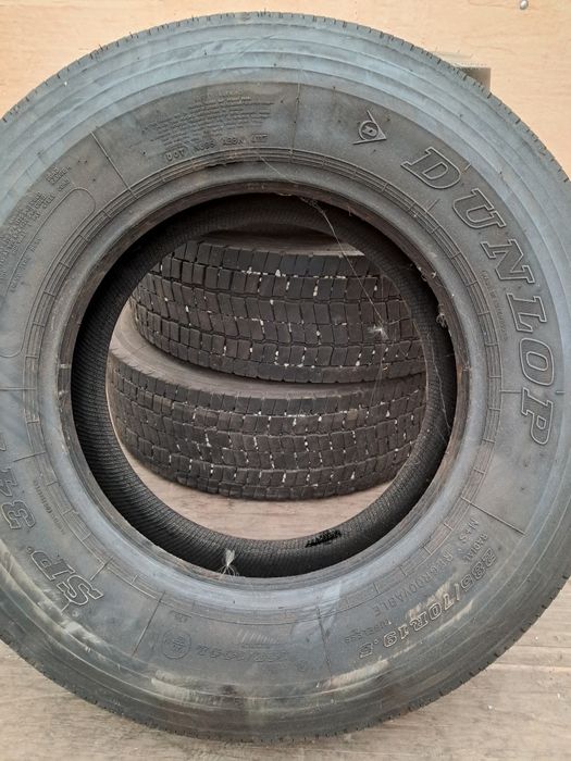 Opony 285,70,19.5 dunlop przód prowadzące