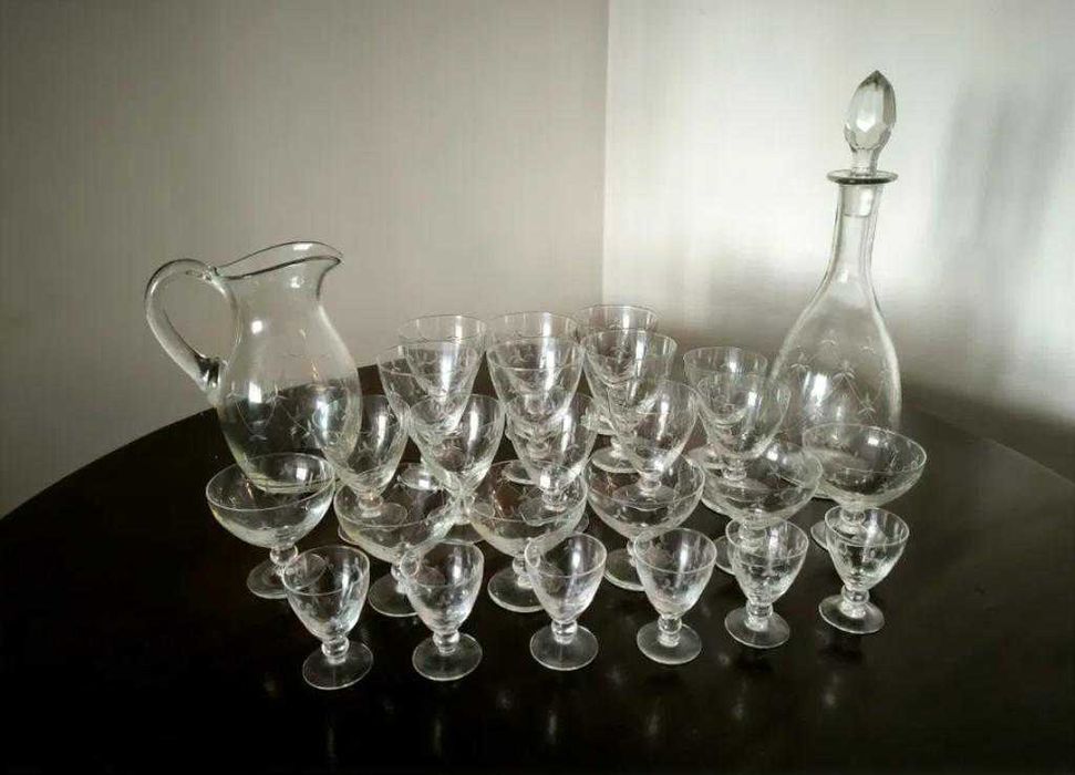 Glass Set with Water Pitcher and Wine Bottle (26 Pieces)