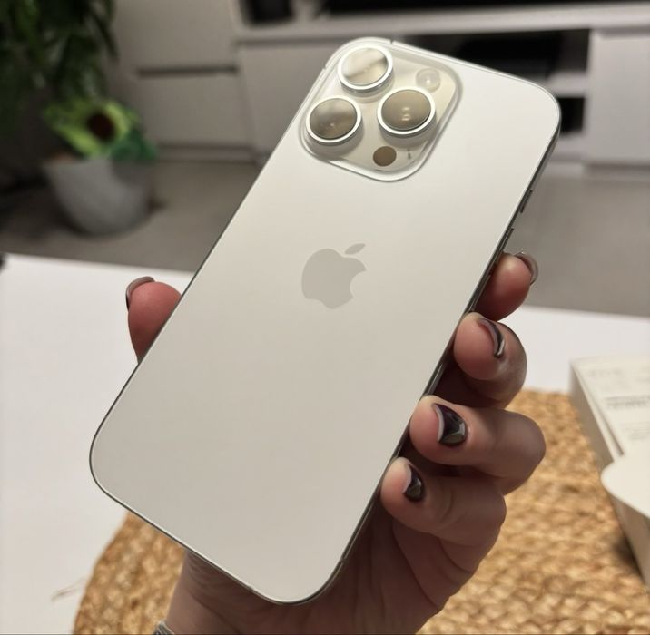 Sprzedam iPhone 16 PRO! :)