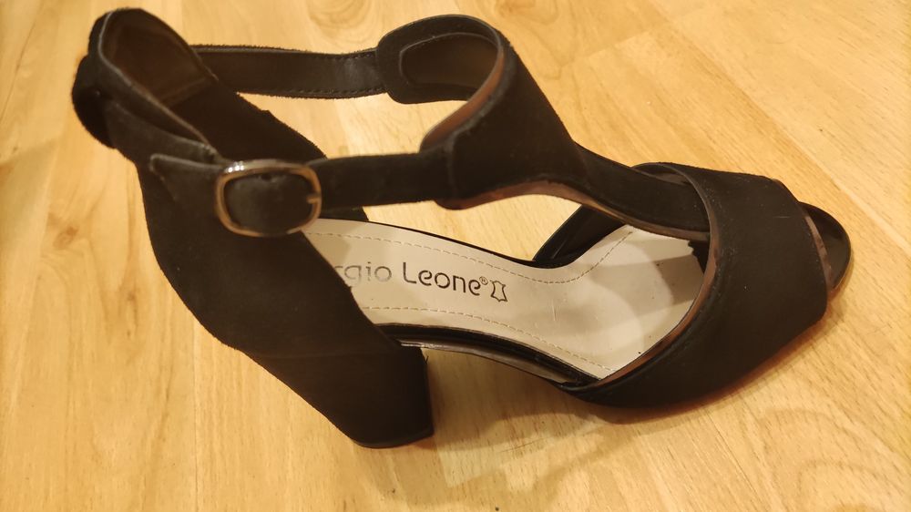 Buty czarne na słupku  roz 37
