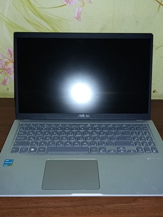 Asus model x515e