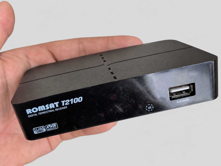 Тюнер T2 ROMSAT T2100, робочий, брав за 499 грн