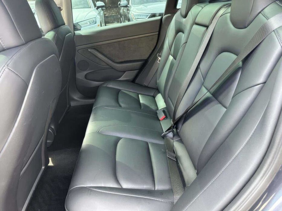 Tesla Model 3 Long Range      2023