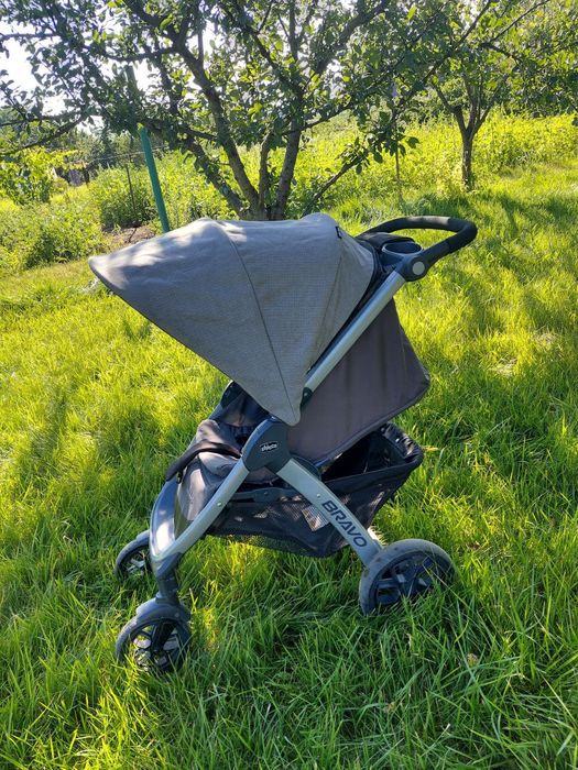 Коляска Chicco Bravo Quick-Fold Stroller