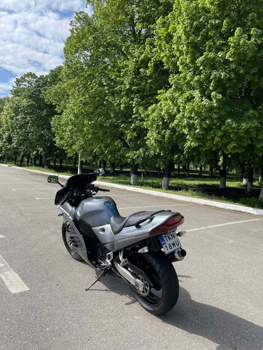 Suzuki RF 600 R.