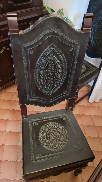Mesa e conjunto 8 cadeiras