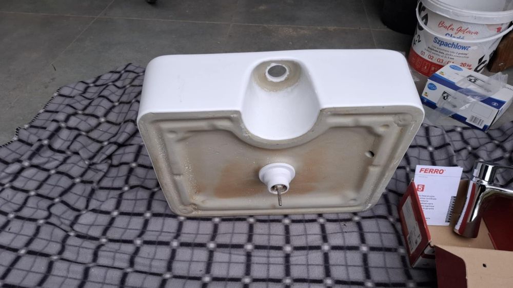 Umywalka z baterią