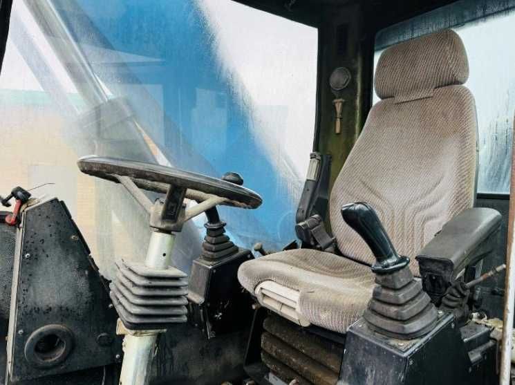 Екскаватор для перевалки лісу , металолома FUCHS MHL 320