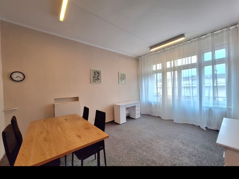 Pokój biurowy ul. Smolna 13 z balkonem
