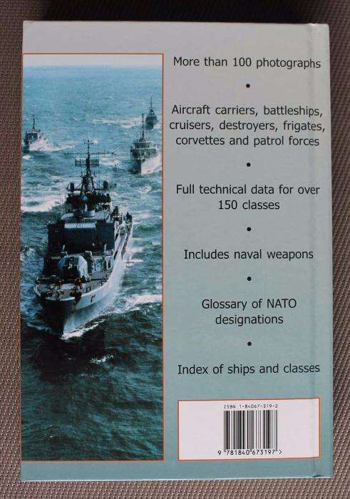 Livro Warships de Derek Avery