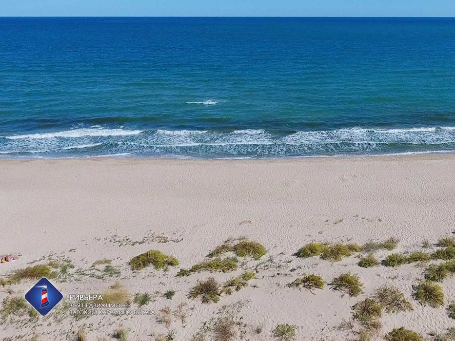 Участок в первой линии моря. Под строительство дачи.