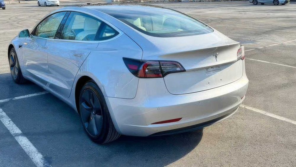 Tesla Model 3      2018