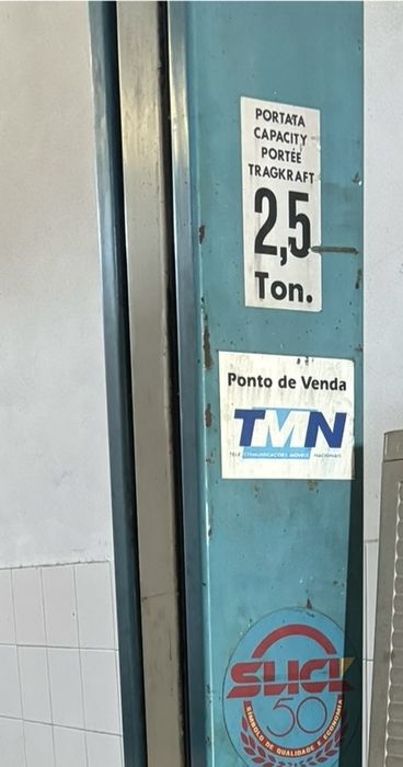 Elevador de duas colunas trifásico