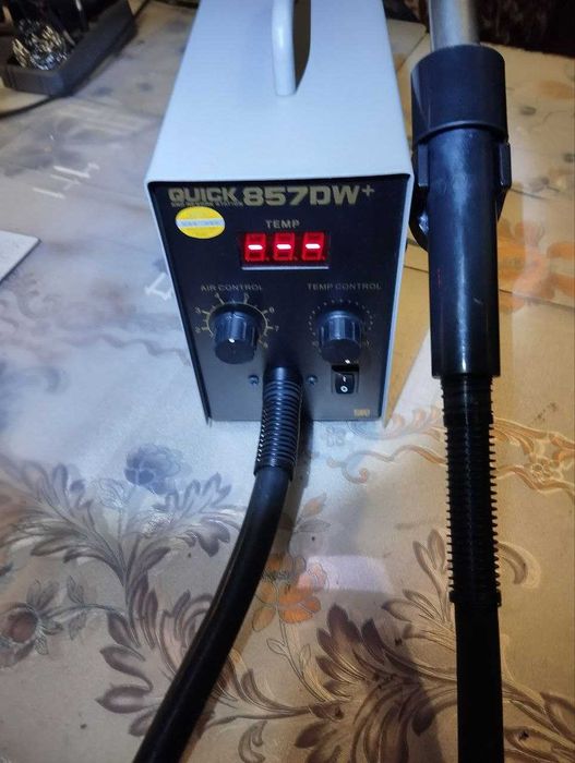 Паяльна станція Quick 857DW+